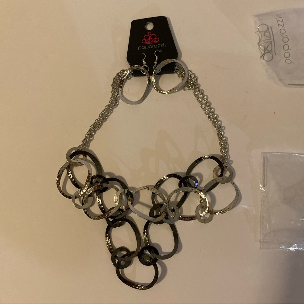 Necklace Paparazzi- Circus Chic- Black- Hexagonal- Hammered Frames- Statement